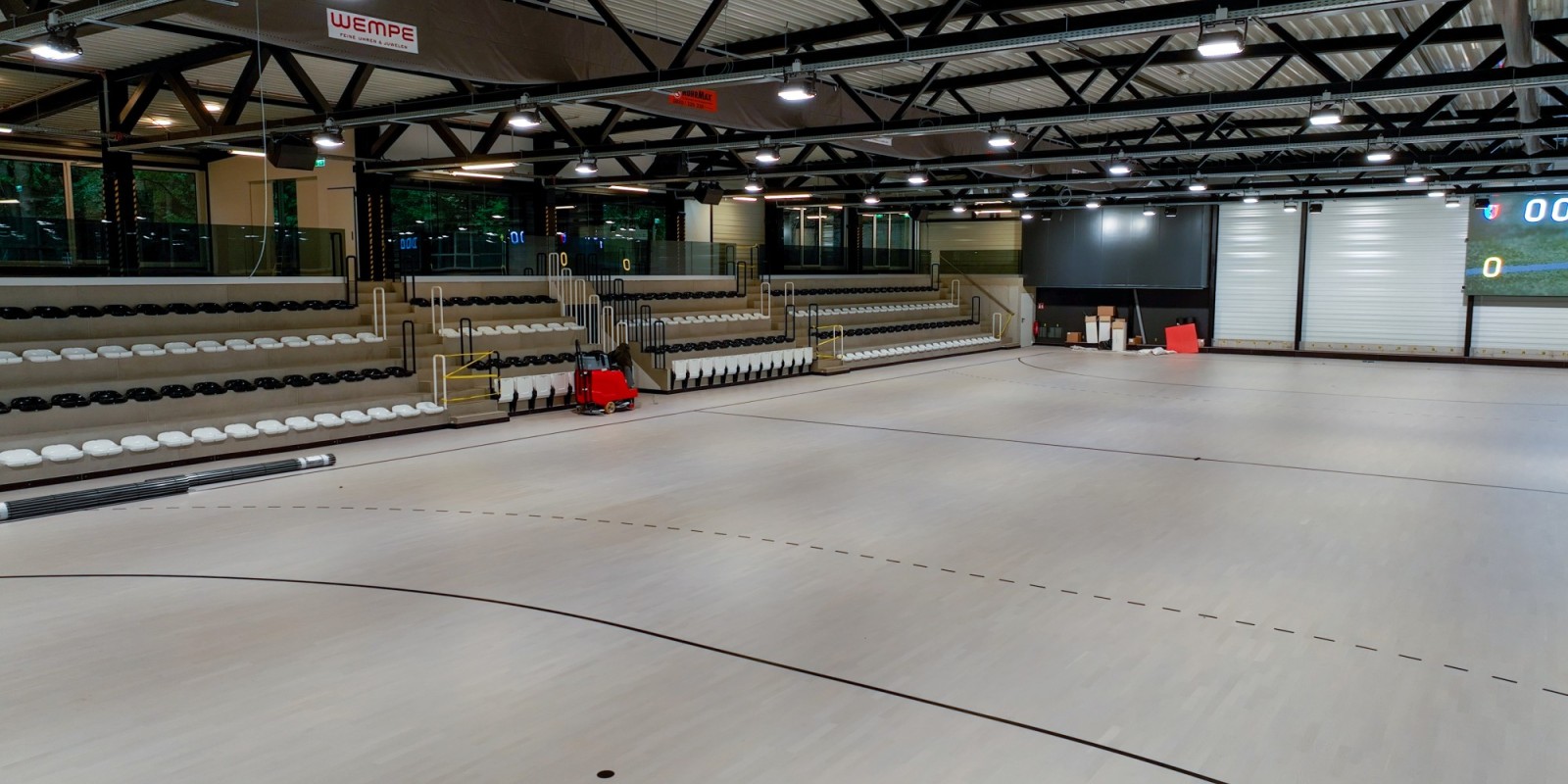 Innenansicht der Hockeyhalle mit Tribüne © SV Arminen