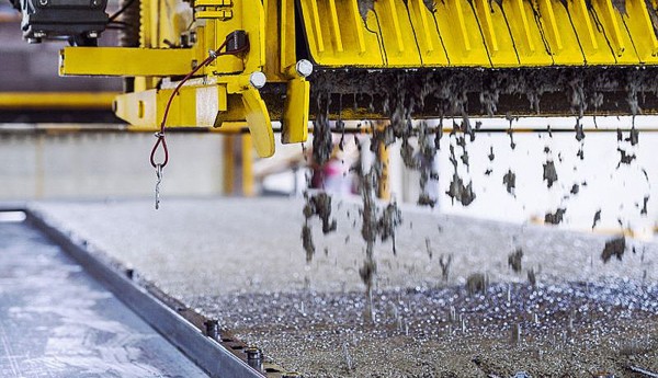 Produktion von Betonfertigteilen. Detailaufnahme.