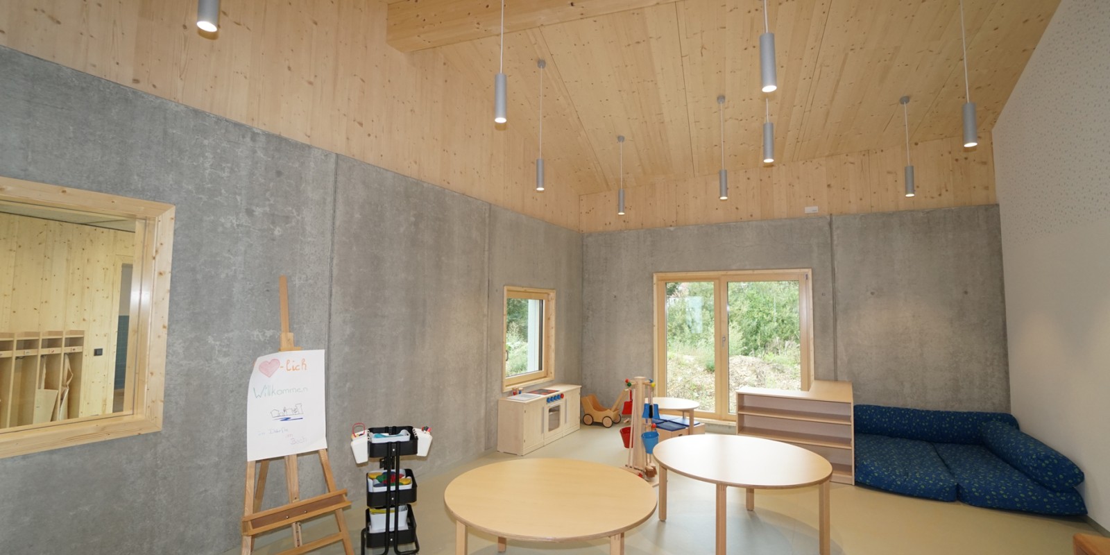 Abwechselnd hell und dunkel sind die Syspro-Wände marmoriert. Bild: MUNZarchitekt