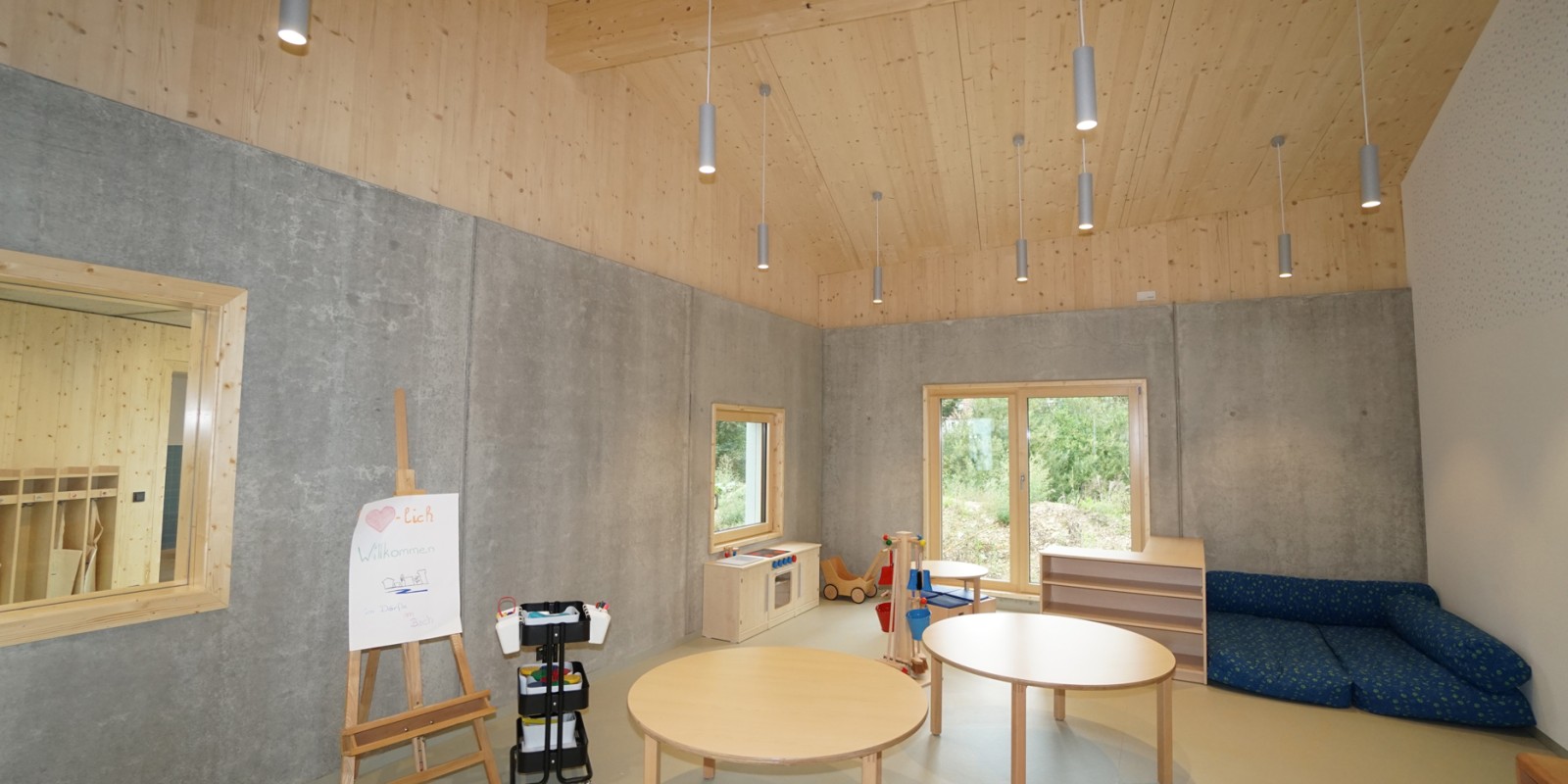 Abwechselnd hell und dunkel sind die Syspro-Wände marmoriert. Bild: MUNZarchitekt